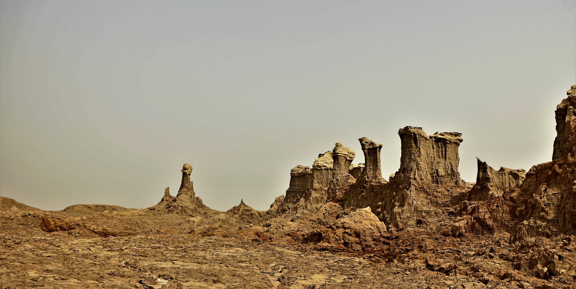 Rotsformaties in de Danakil woestijn in Ethiopie