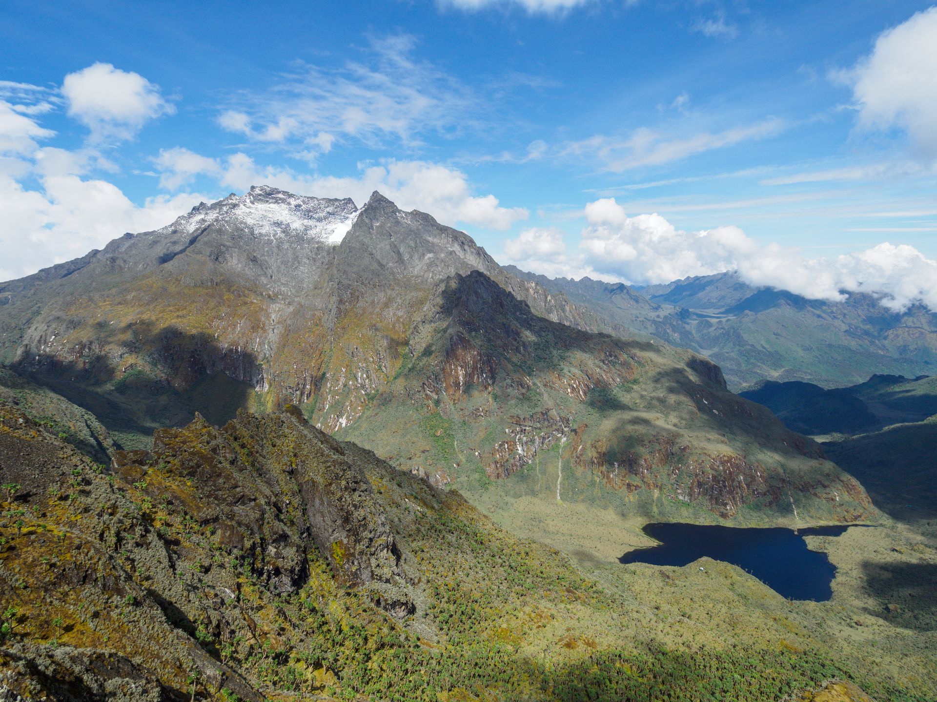 Mount Speke and Lake Bujuku, Rwenzori. Photo Rafał Kozubek, CC BY-SA 4.0