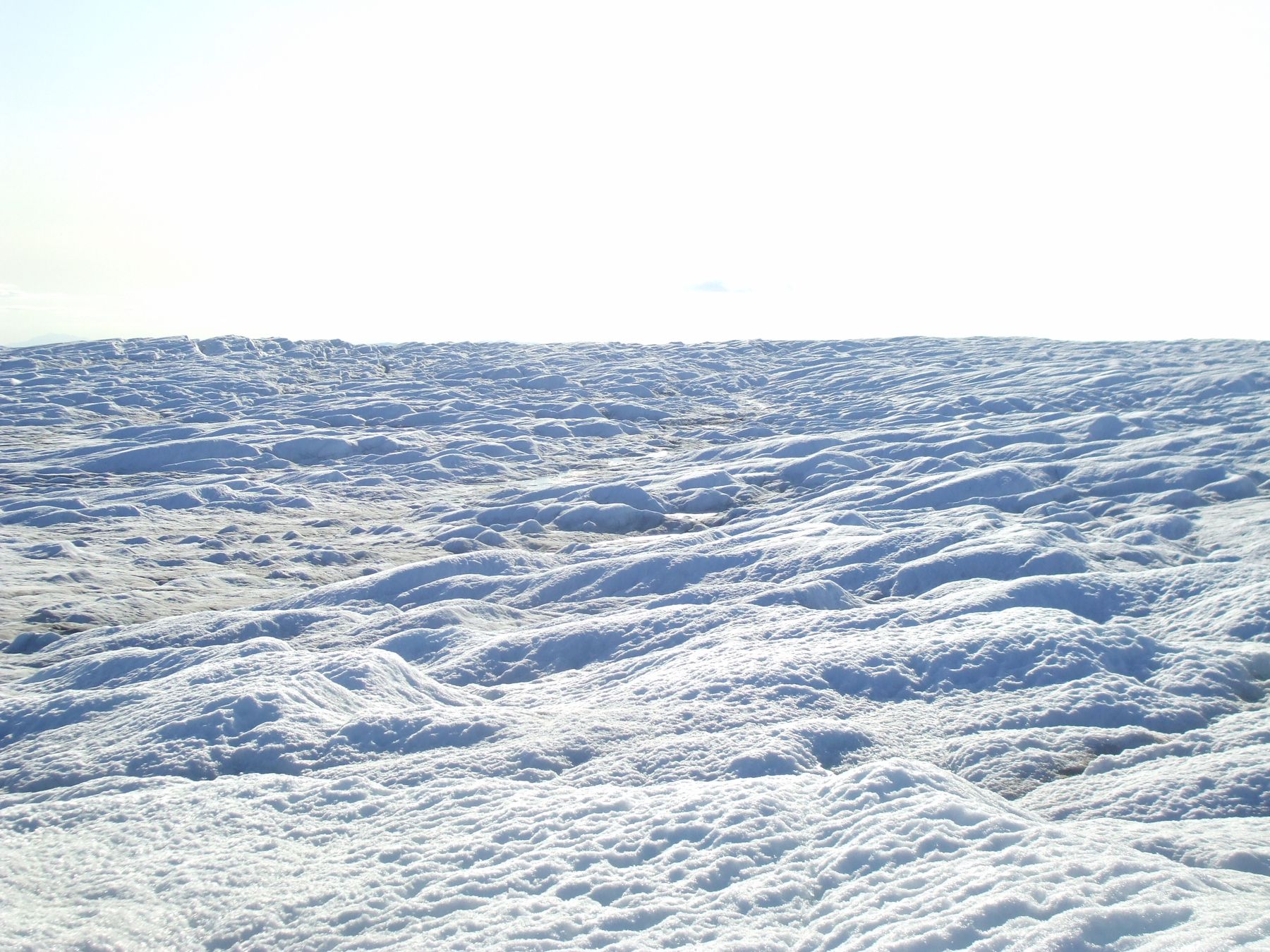 Rolling snow plain without a horizon on the Greenland ice sheet