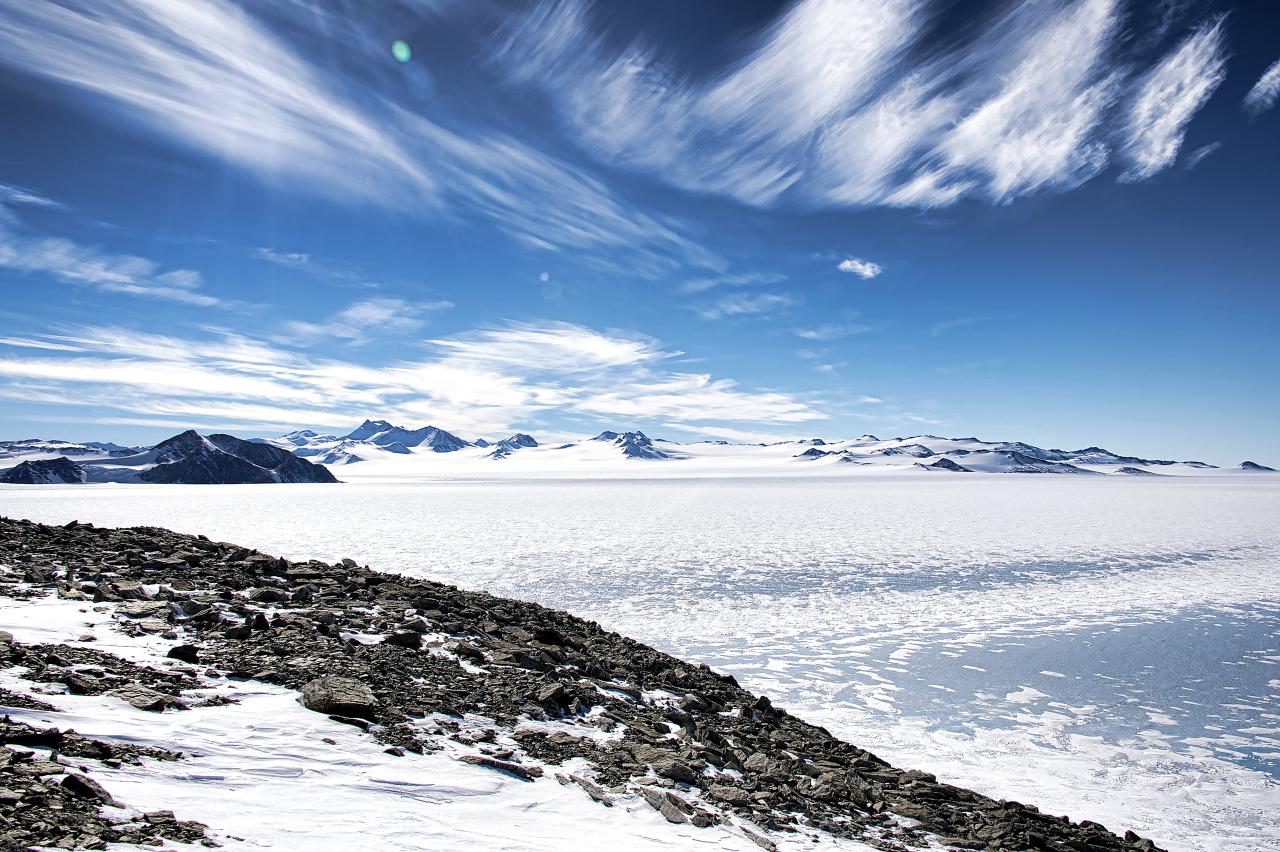 Ice plain stretching to the horizon in Antarctica
